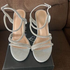 Windsor Avani-39 silver heels